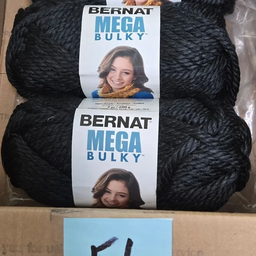 🎄🛍❤️ NIP 3 SKEIINS BERNAT MEGA BULKY BLACK YARN, 7 OZ EA